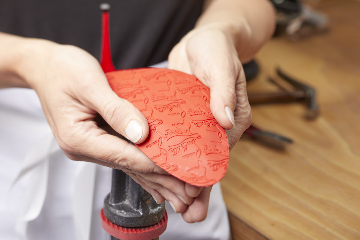 SAVOIR-FAIRE_HEADER_DESKTOP – front view - Media - front view