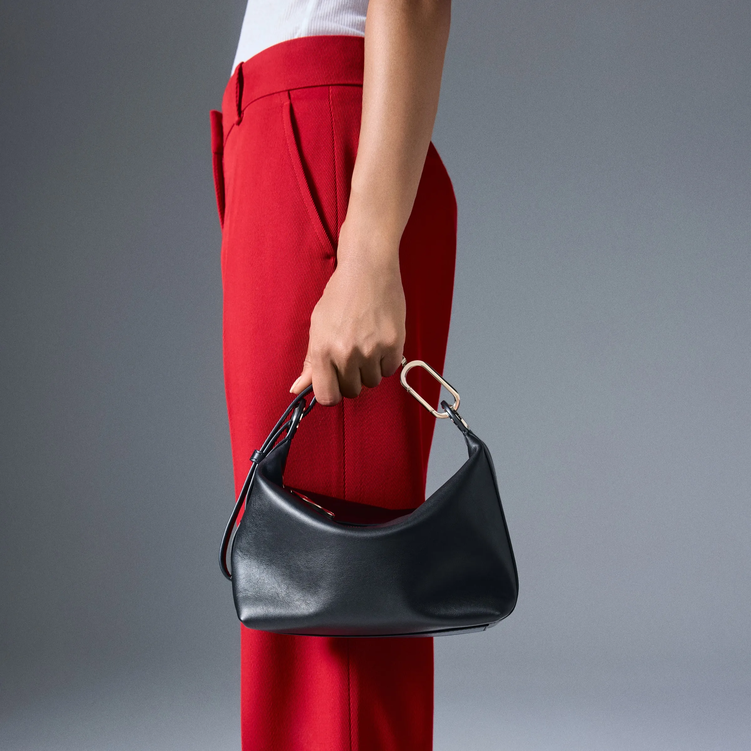 Christian Louboutin Flo – Pouch – Shiny calf leather – Black - Flo - front view