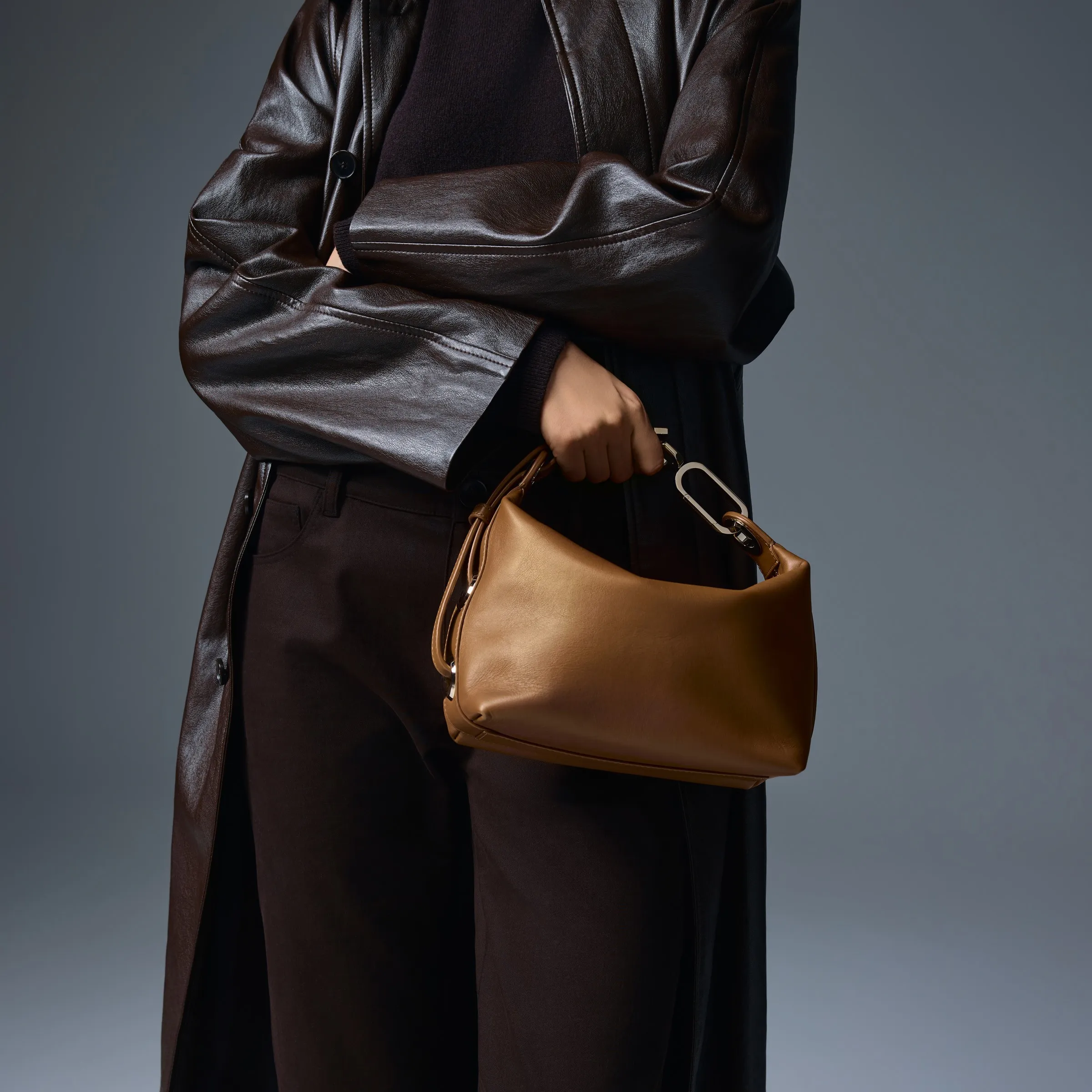 Christian Louboutin Flo – Pouch – Shiny calf leather – Cuoio - Flo - front view
